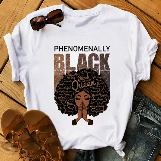 Ariadna | Camiseta "Phenomenally Black" – diseño Afro Queen con mensaje de orgullo