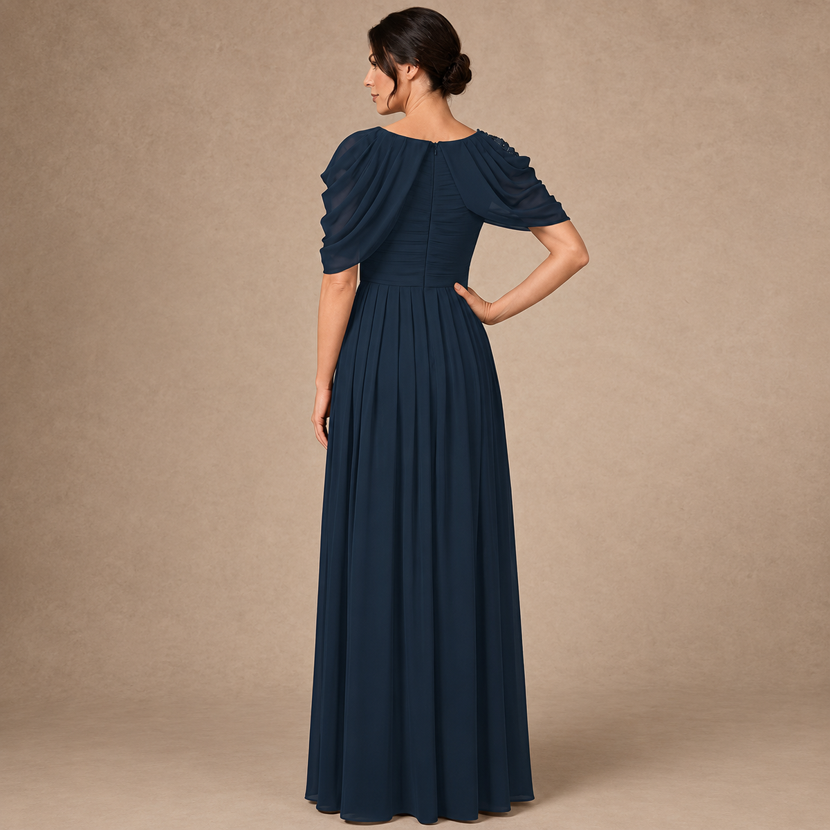 Athenea | Vestido Largo Azul Marino con Escote Drapado y Falda Plisada