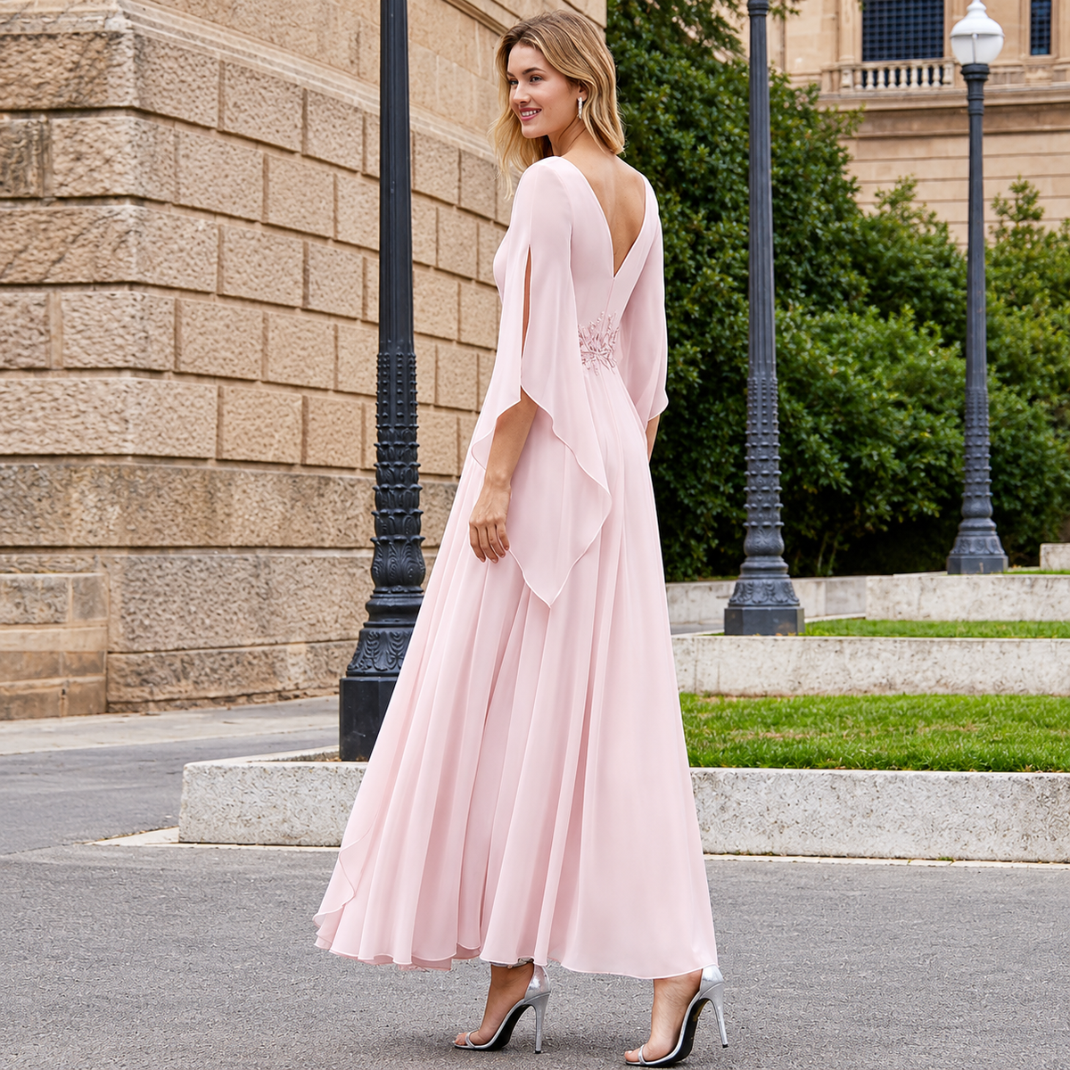 Valeria | Vestido Midi Rosa Palo con Bordado Floral
