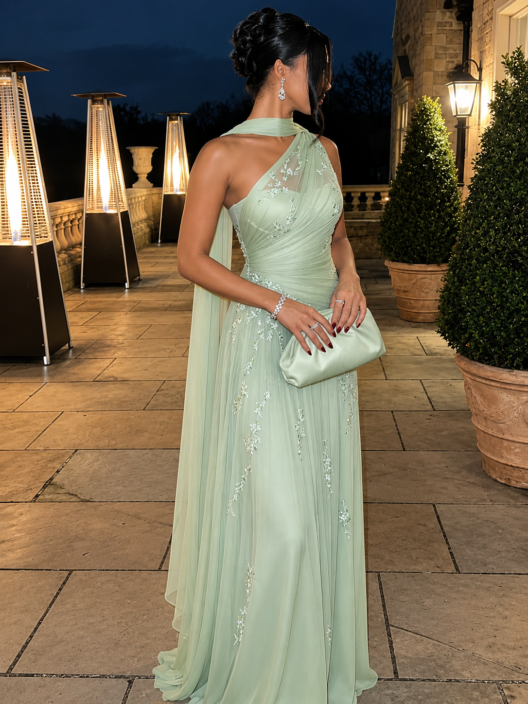 Aida | Vestido Largo Verde Menta Asimétrico con Bordado Floral