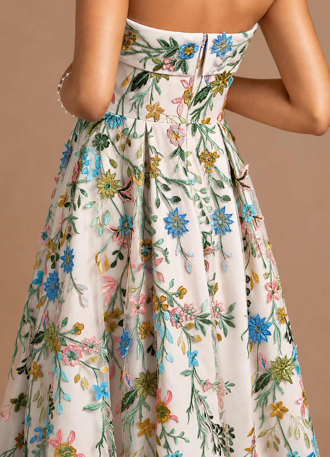 Melissa | Vestido Midi Bordado Floral en Blanco