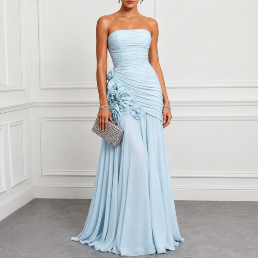 Mireia | Vestido largo palabra de honor drapeado con flores 3D en azul celeste