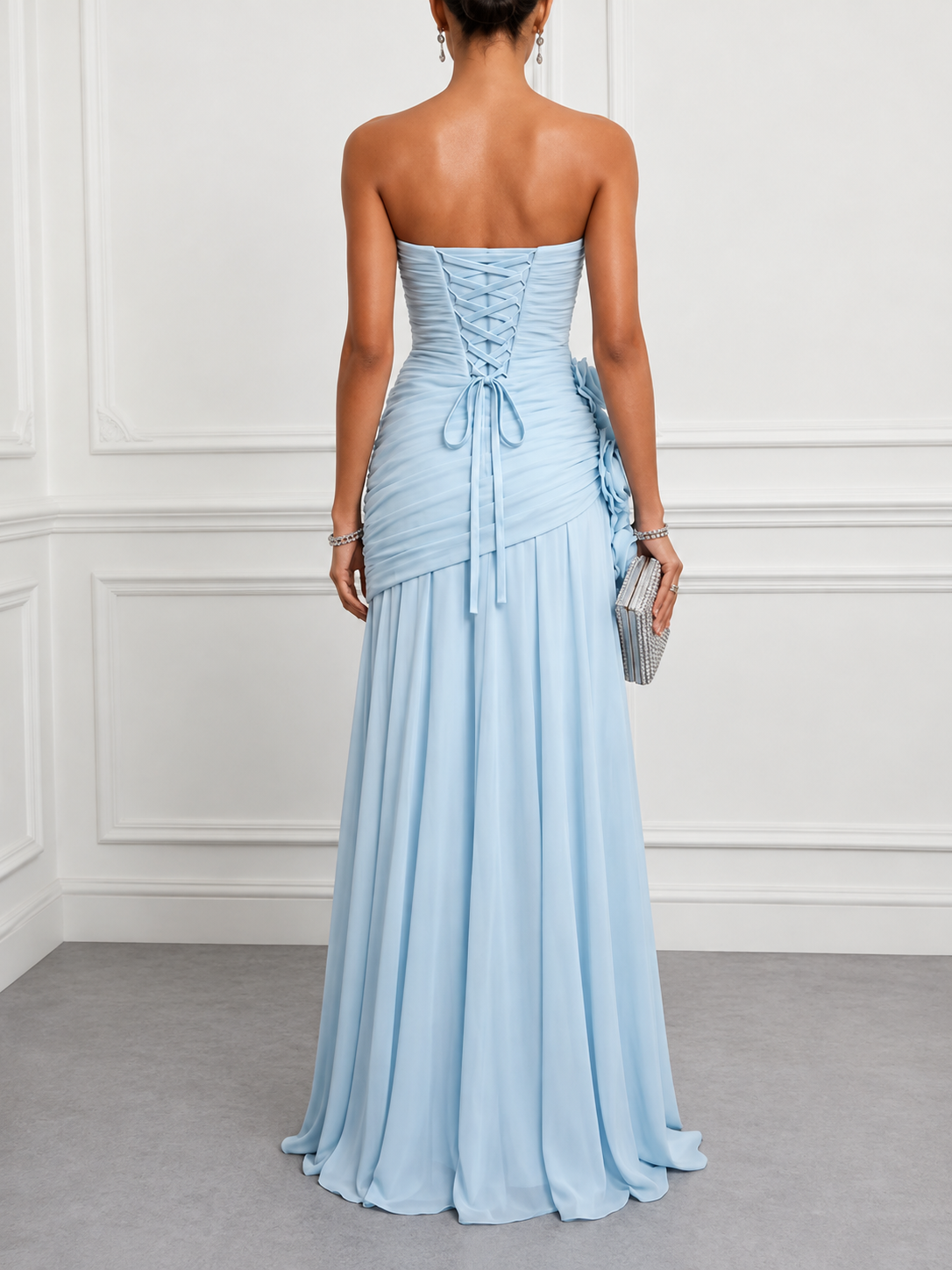 Mireia | Vestido largo palabra de honor drapeado con flores 3D en azul celeste