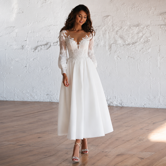 Elisa | Vestido de novia corto con escote ilusión, encaje bordado y mangas abullonadas