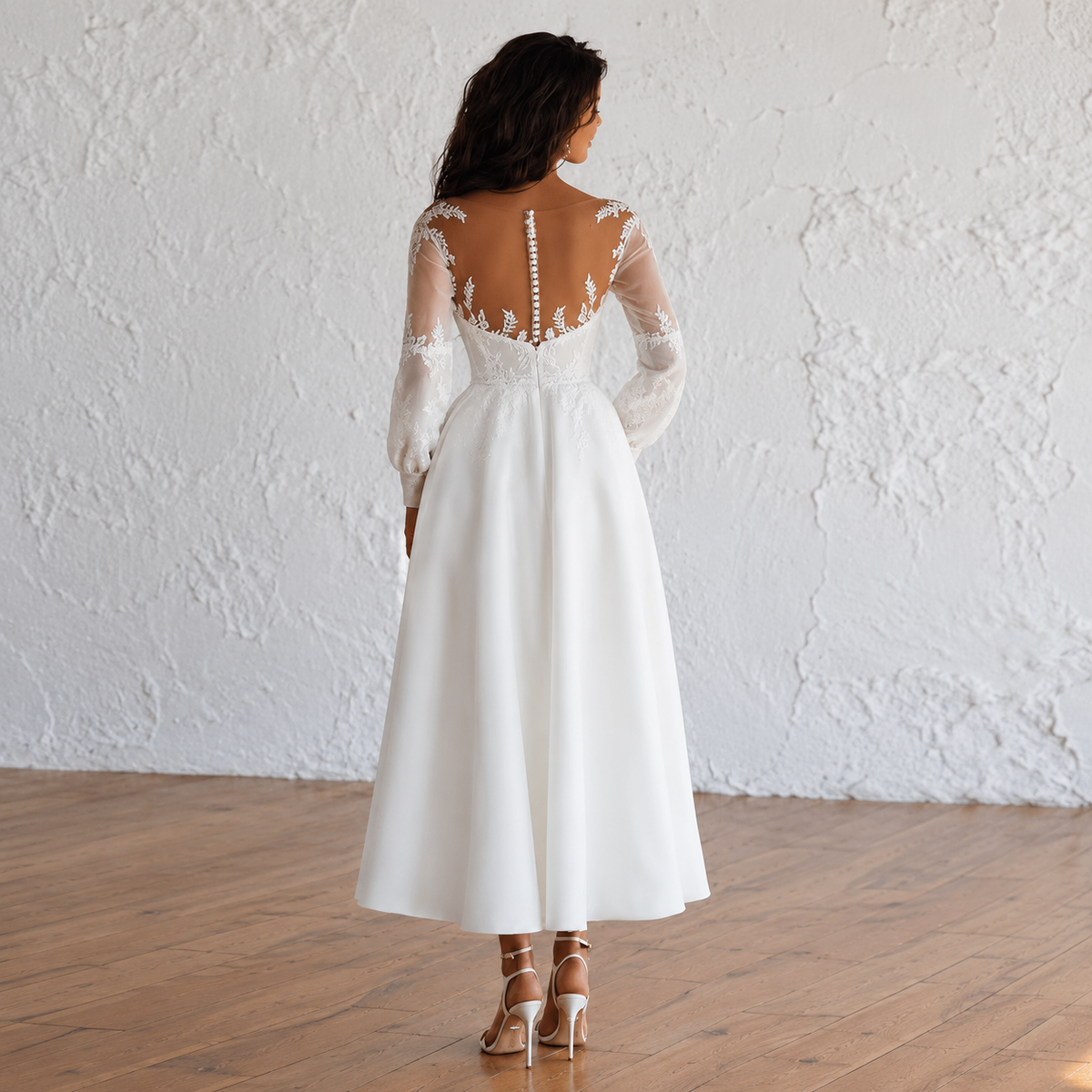 Elisa | Vestido de novia corto con escote ilusión, encaje bordado y mangas abullonadas
