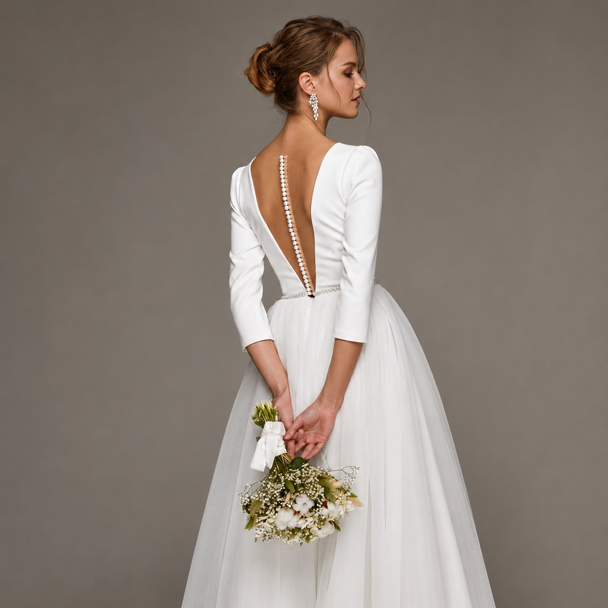 Lidia | Vestido de novia midi minimalista con escote en V y espalda abierta