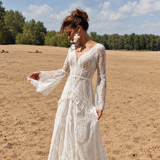 Ángela | Vestido de novia boho de encaje total con mangas campana y espalda en V