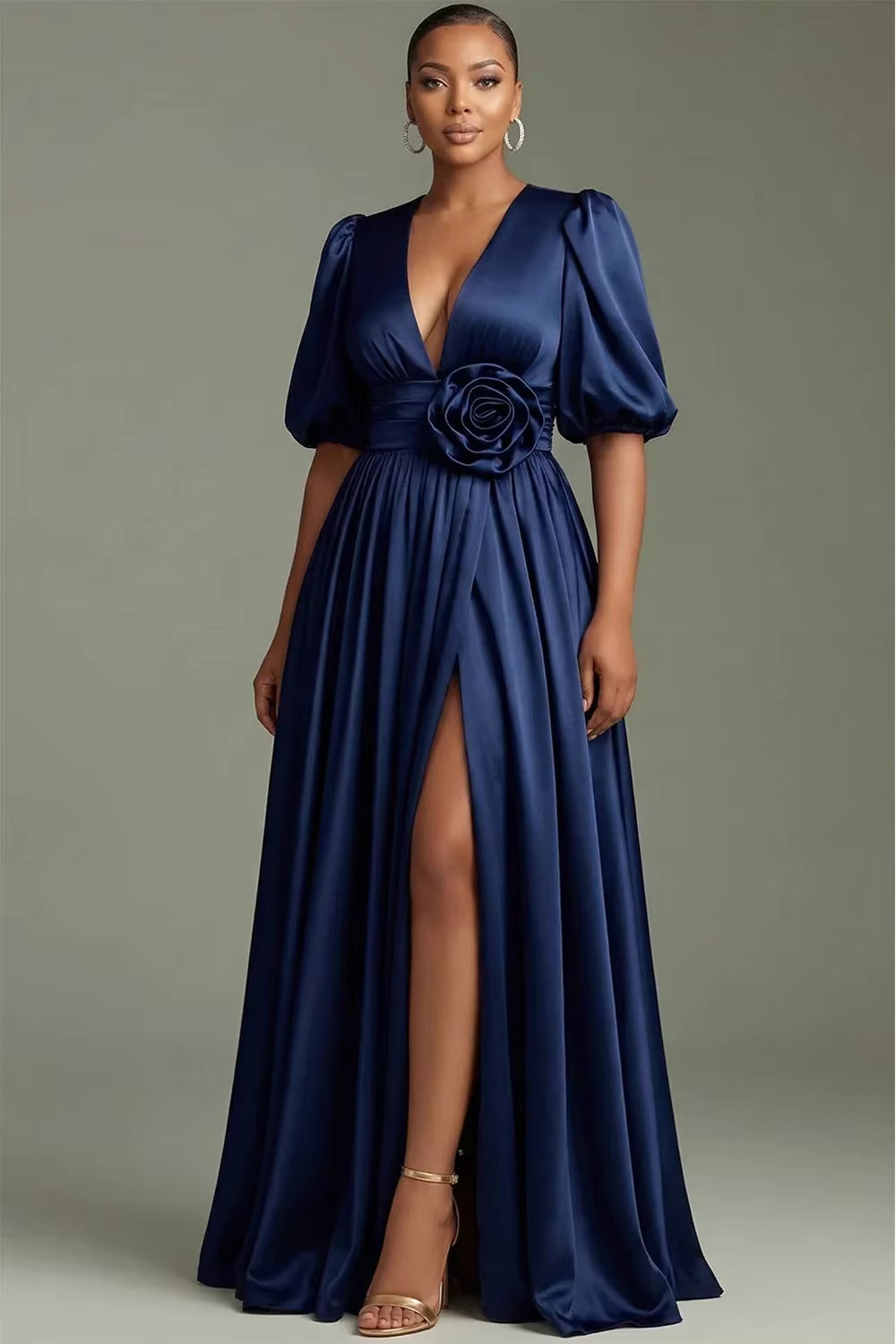 Clara | Vestido Largo de Satén Azul Marino con Manga Abullonada y Flor en la Cintura