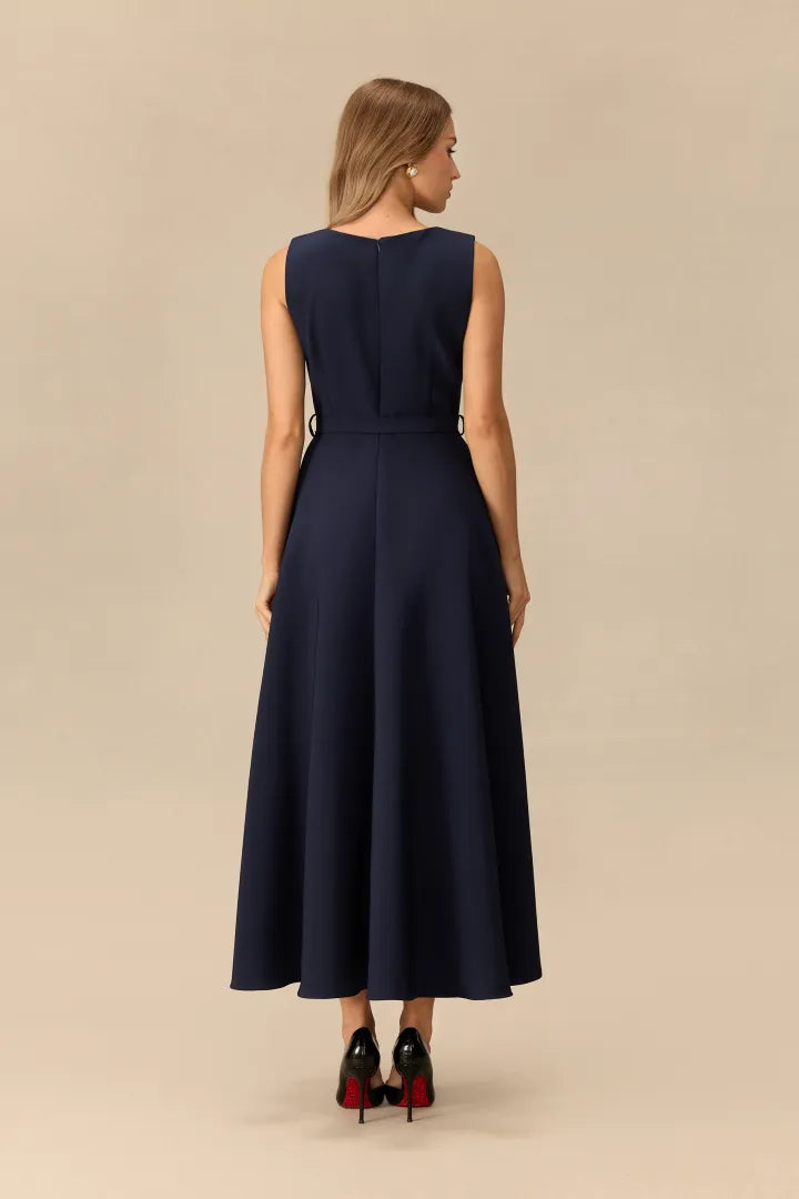 Cecilia | Vestido Midi Azul Marino con Capa de Perlas Extraíble