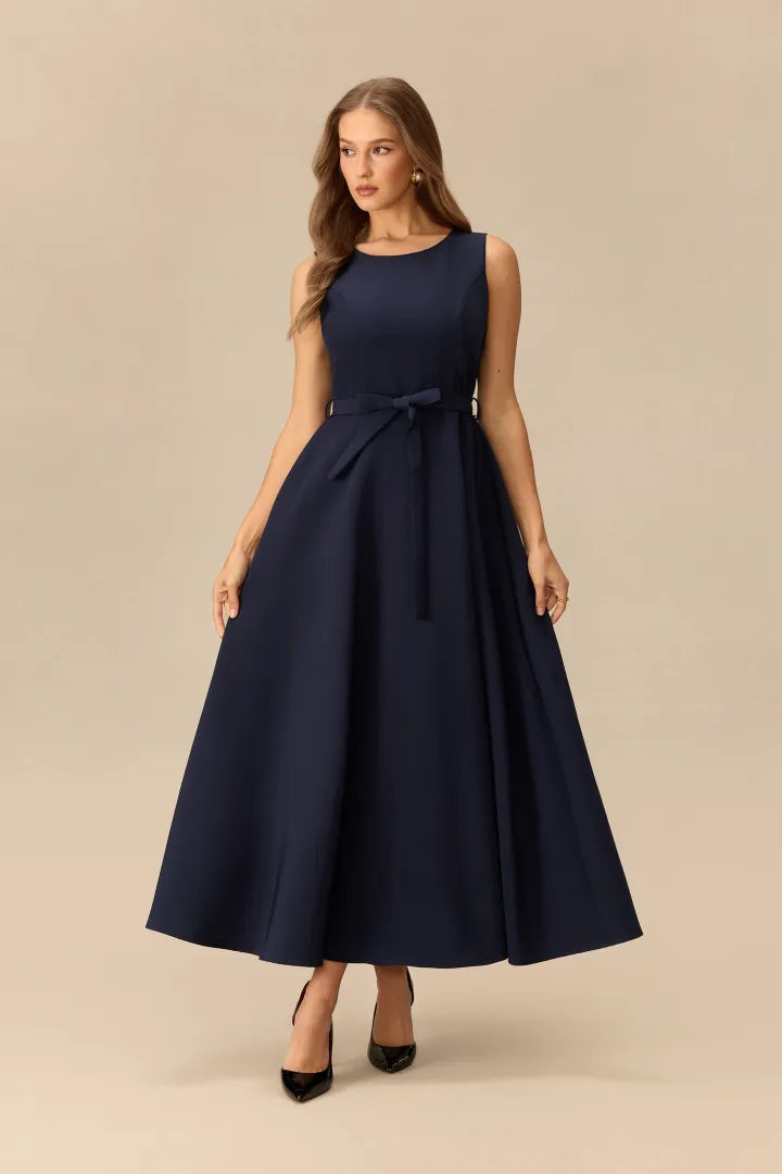Cecilia | Vestido Midi Azul Marino con Capa de Perlas Extraíble