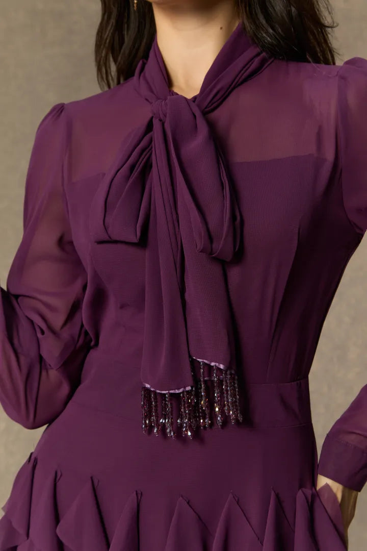 Magda | Vestido Midi Ciruela con Lazo y Flecos de Volantes