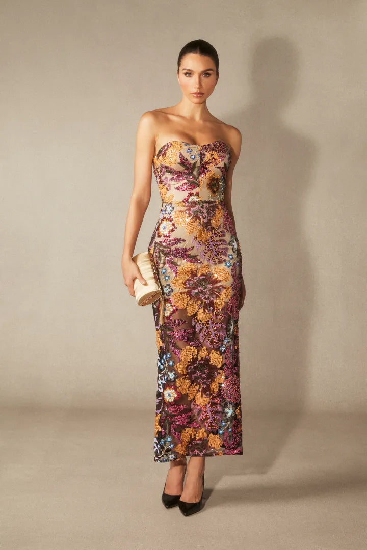 Tania | Vestido Midi Bordado Floral con Escote Corazón