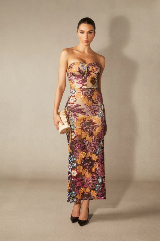 Tania | Vestido Midi Bordado Floral con Escote Corazón
