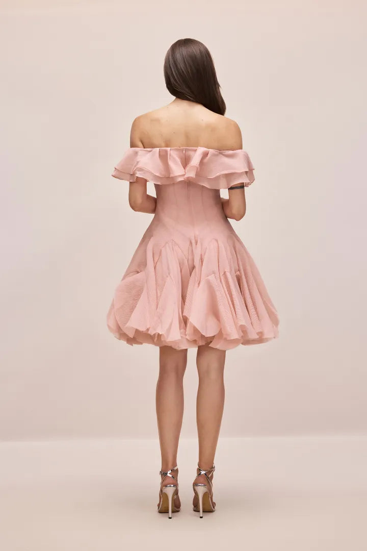 Tatiana | Vestido Corto Rosa Palo con Volumen y Volantes