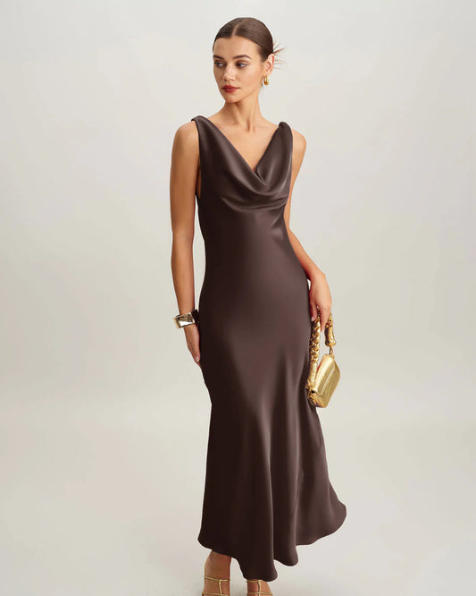 María | Vestido largo de raso marrón chocolate