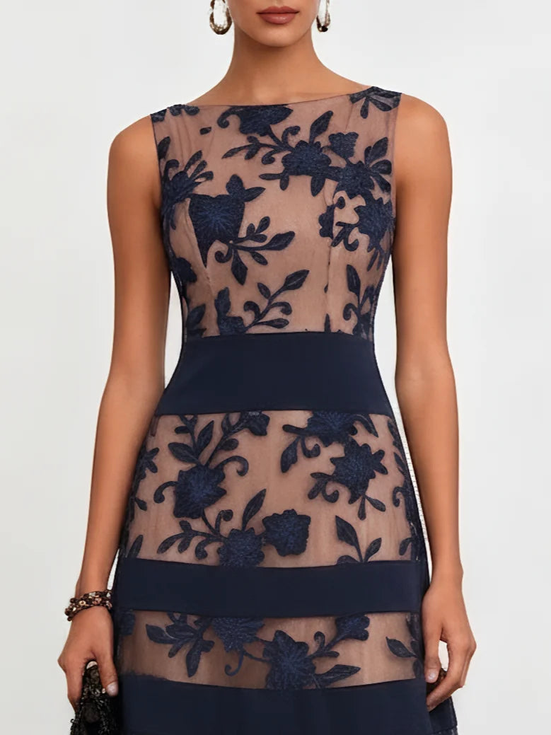 Teresa | Vestido midi de encaje floral azul marino con paneles semitransparentes